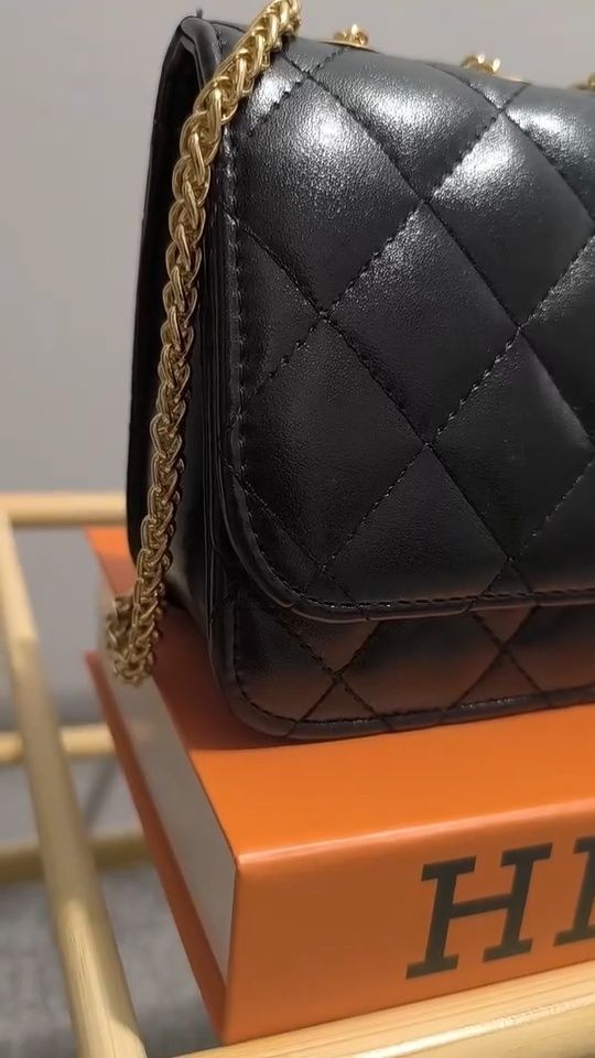 Чисто нова чанта тип Chanel