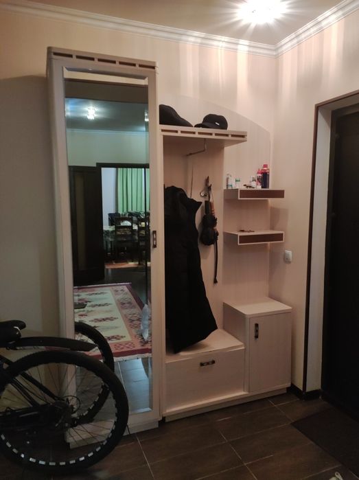 Прихожая  2.25 дл., ширина 1.6, глубина 40