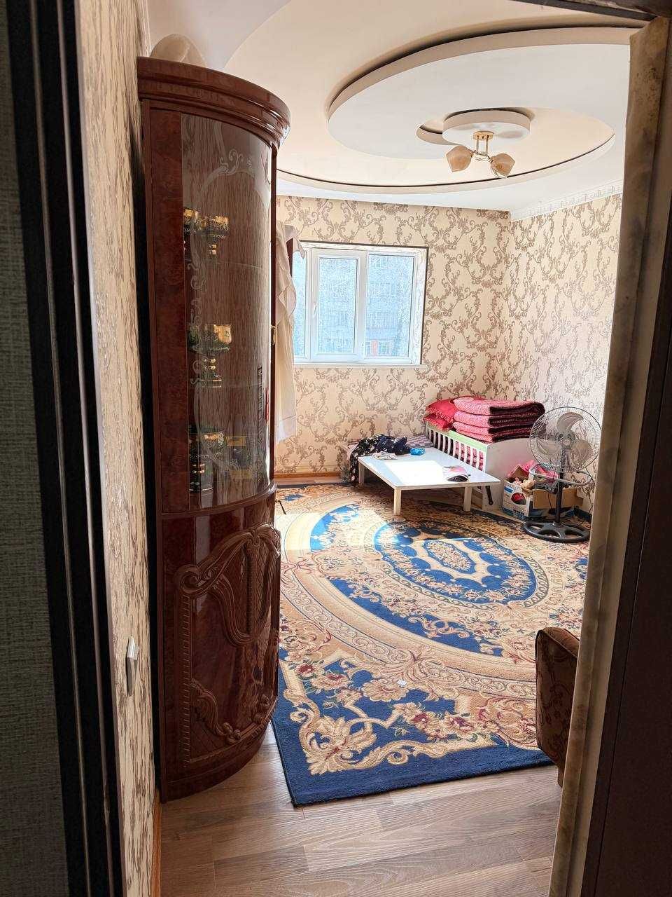 Продаётся своя Квартира 2-х комнатная. Квартал 6/4 г.Ангрен. 2 этаж