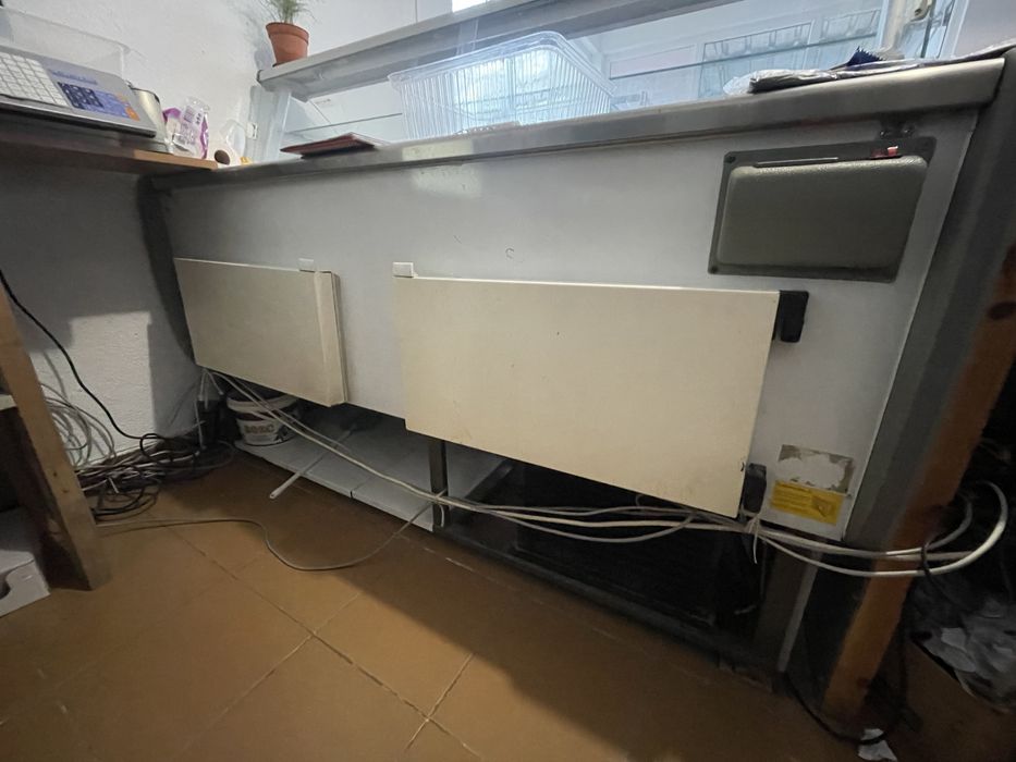 Хладилна витрина НАГИ