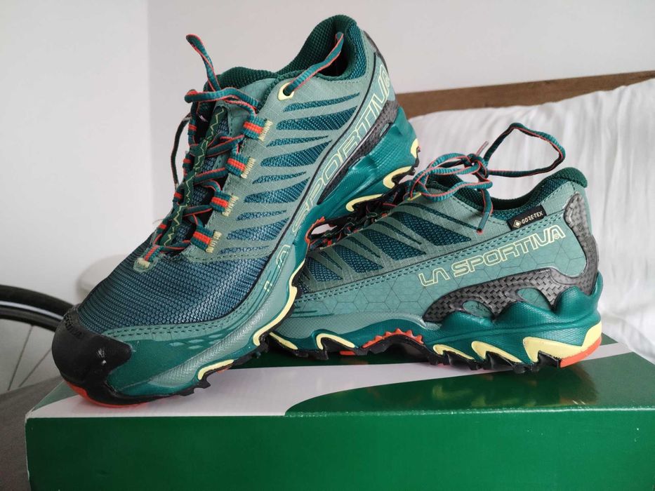 De vînzare, adidași, marca La Sportiva