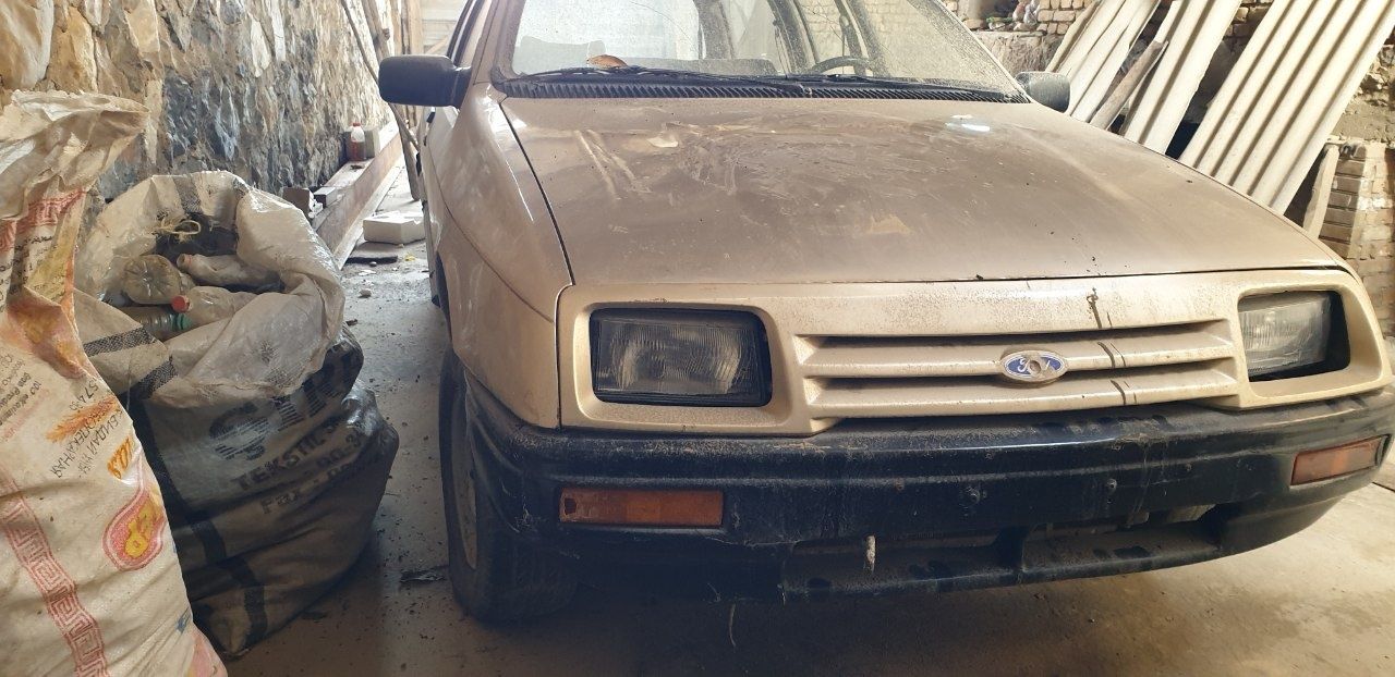 Ford mashinasi  1983 yil