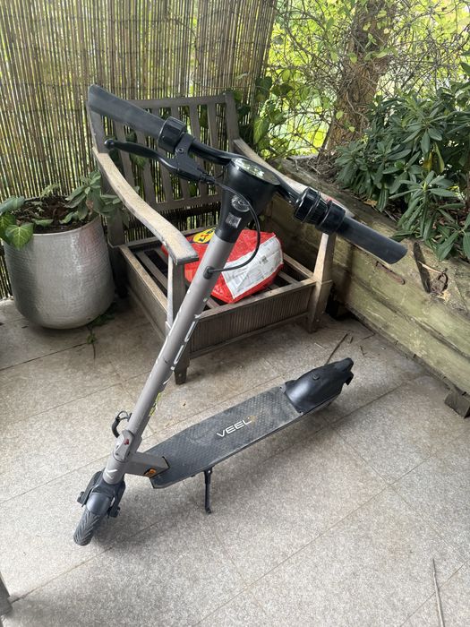 Trotineta electrica VEEL nu bicicleta