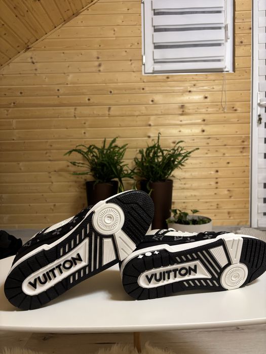 LV Trainers Black White 44