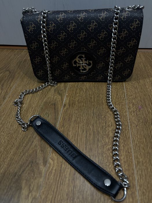 Дамска чанта Guess