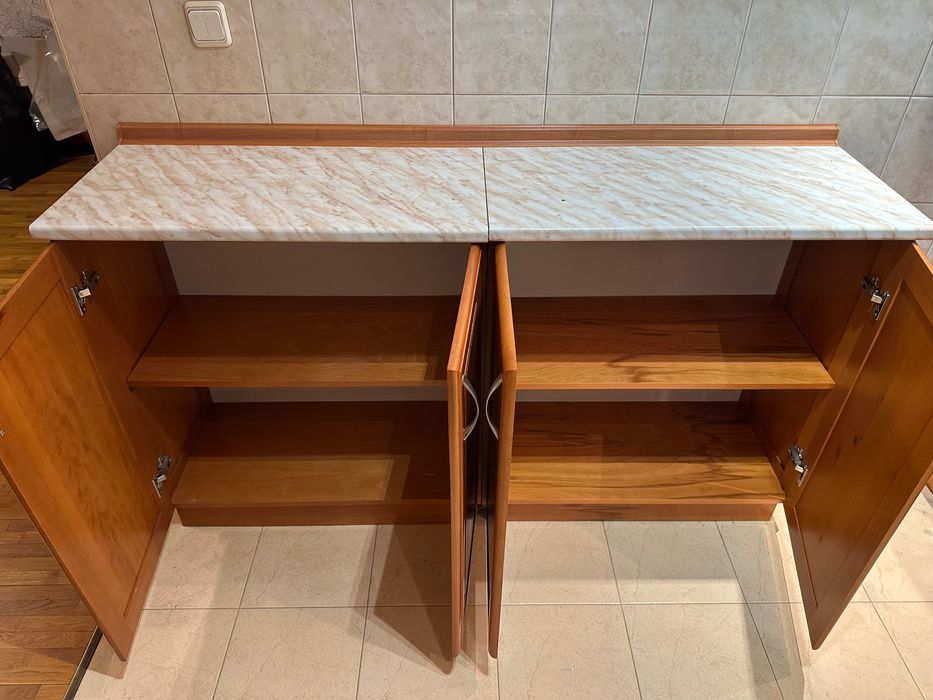 Кухня от масив с включени електроуреди /обзавеждане за кухня/