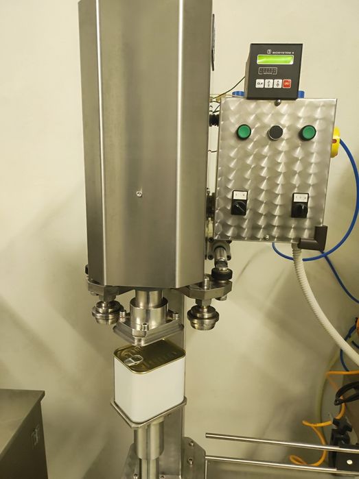 Машина за затваряне на тенекии