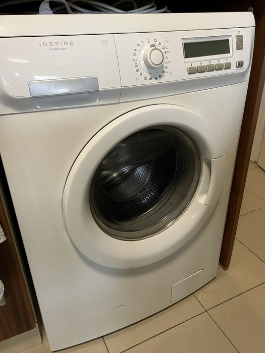 Продавам пералня Електролукс