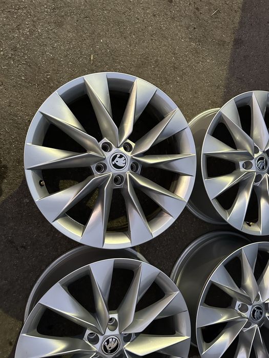 4бр.оригинални лети джанти Skoda  Superb 5х112 8Jx19” ET44