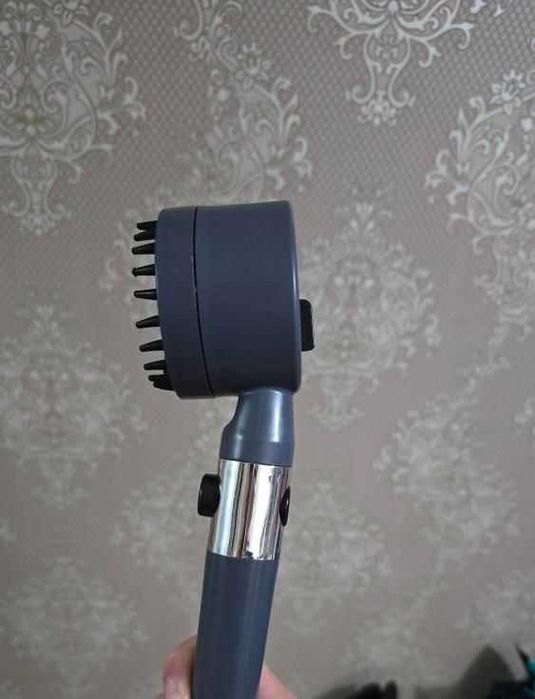 Модерна високонапорна душ слушалка с турбинен дизайн и стоп бутон