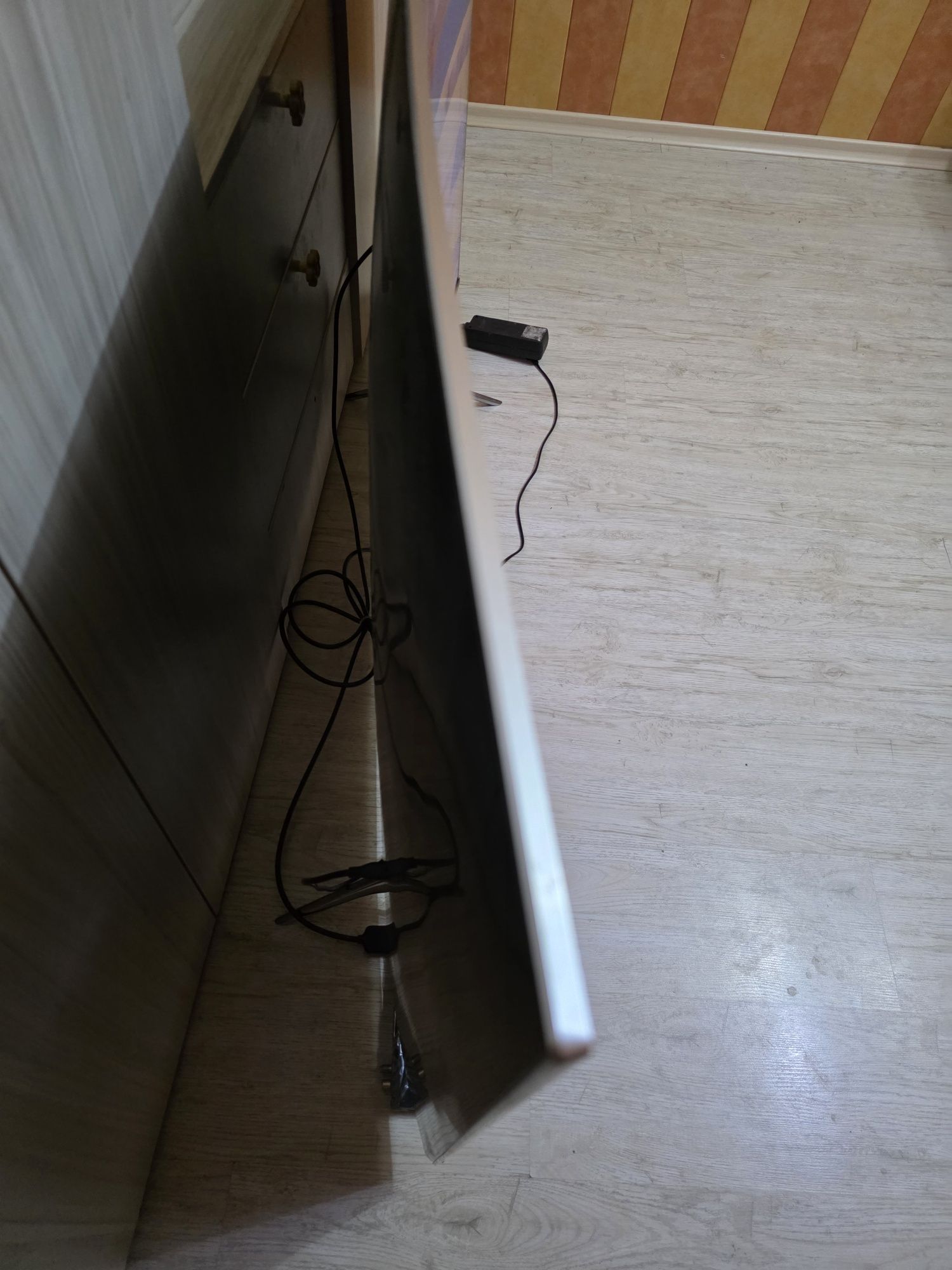 Samsung UE65KS7502U с проблем, възможен бартер
