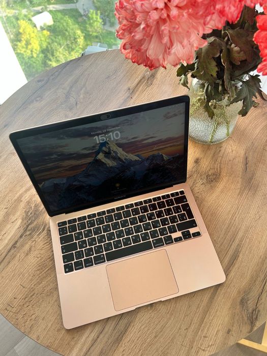 Продаю МacBook Air M1 8Gb 2020