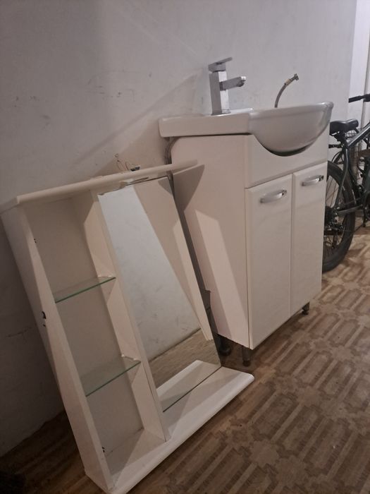 Раковина и зеркала