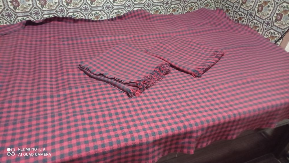 Продам комплект покрывал на диван и на два кресла. Чистая шерсть.