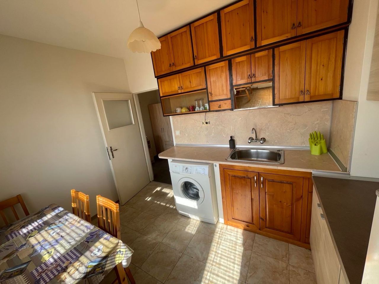 Дава се под наем Едностаен апартамент в Шумен, Тракия - 42 кв.м за 204 € - Снимка #2
