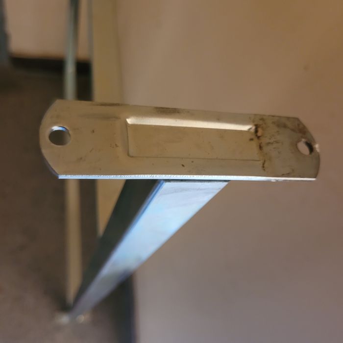 Иноксова метална рамка.