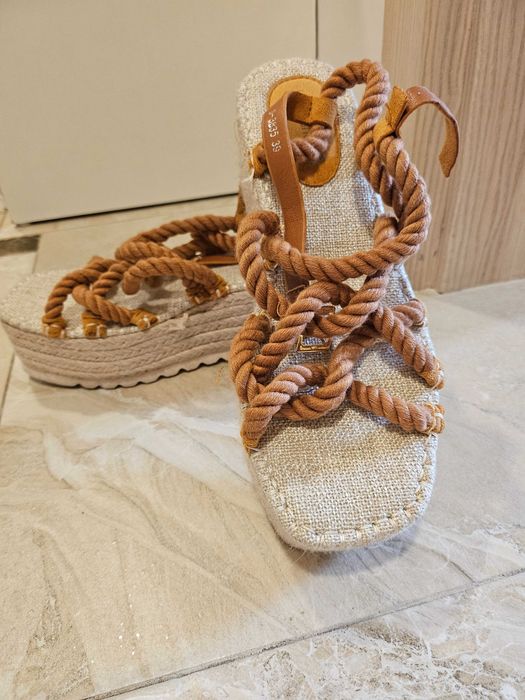 Дамски сандали с каишки на платформа и дамски сандали Bershka