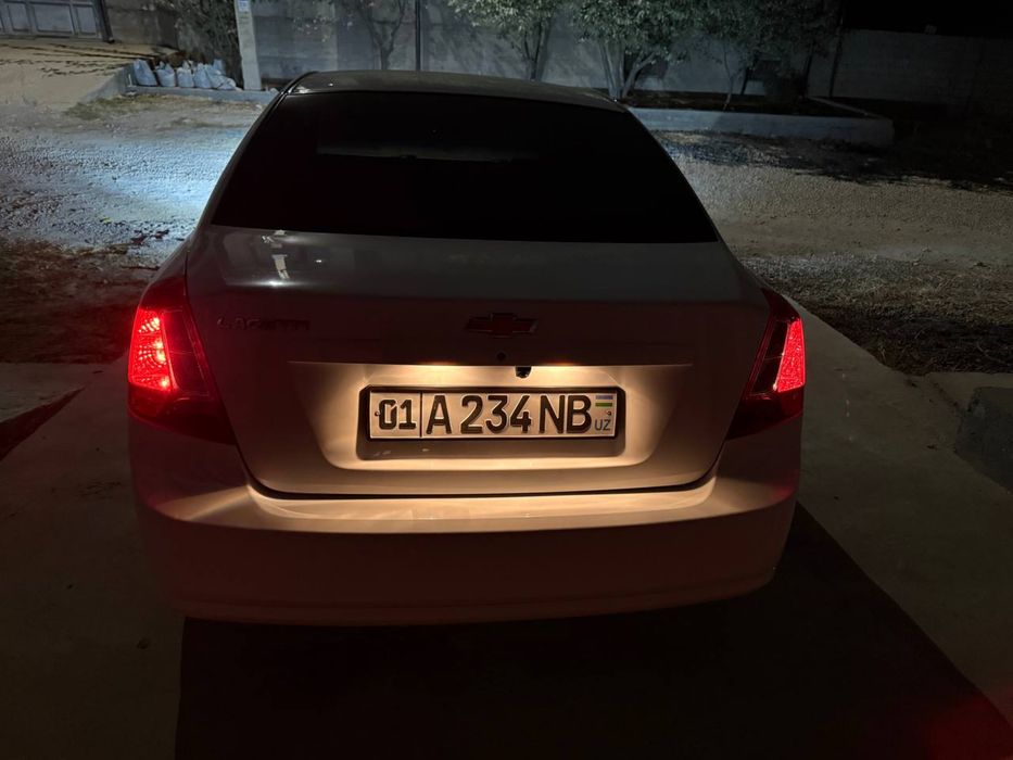 Gentra 3 avtomat sotiladi