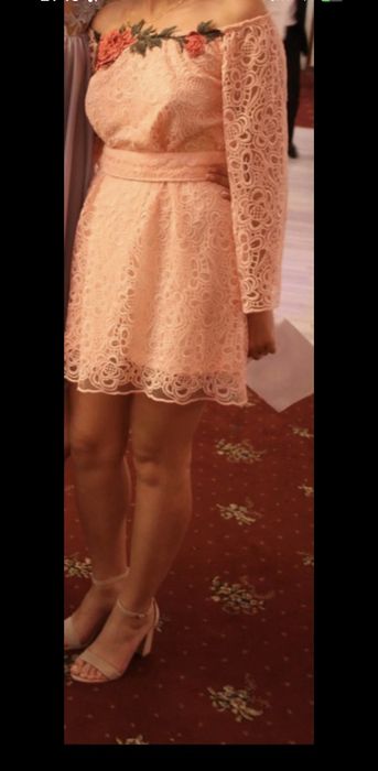 Rochie cu maneci din dantela