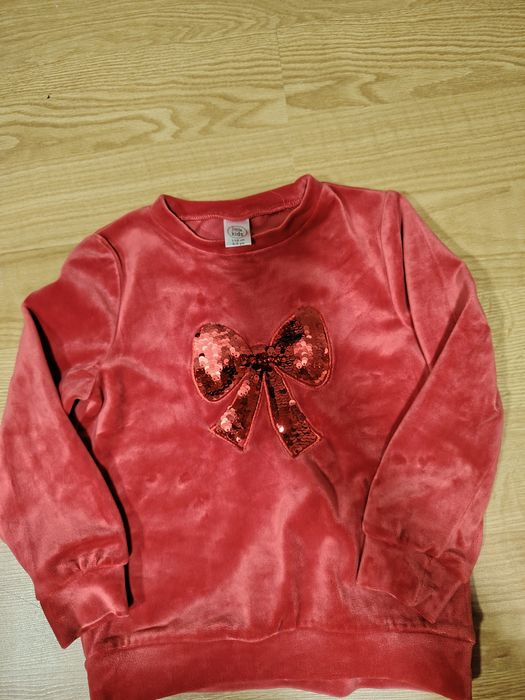 Bluza roșie25 lei  și compleuri 104-110,30 lei