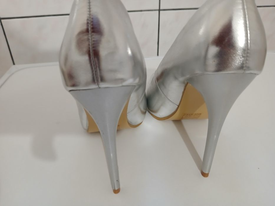 Pantofi argintii noi nr.36