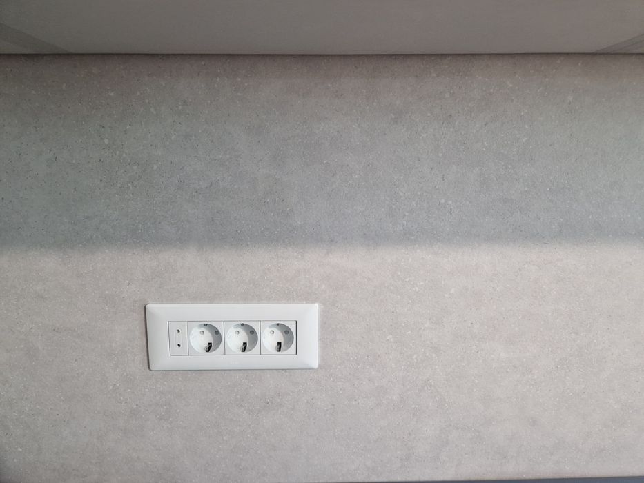 Placa antistropi Egger  ST76 / Contrablat / Backsplash 2 fete Gri alb