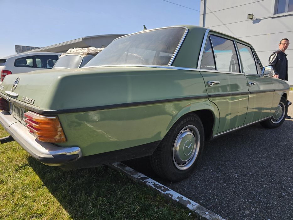 Mercedes-Benz w115 - 200D - 1976 Retromobil