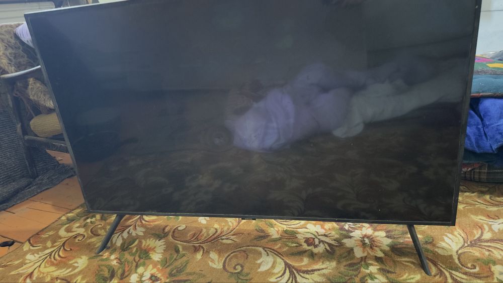 Продам телевизор на запчасти