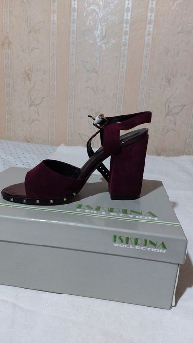 Продаются босоножки