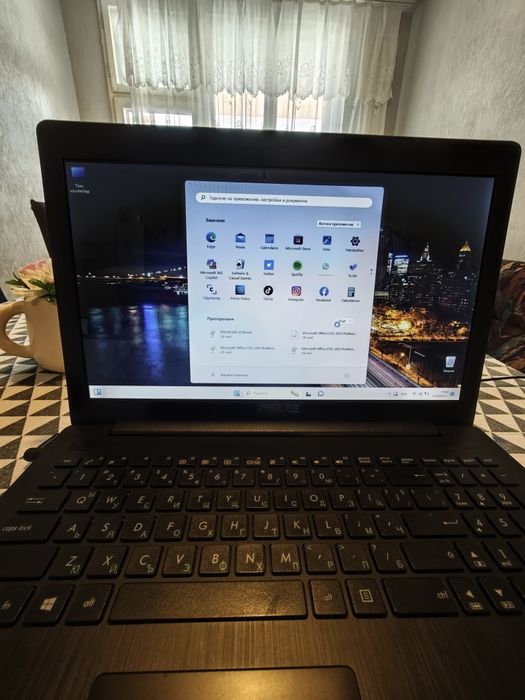 Продавам лаптоп  Asus