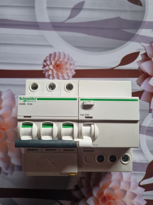 Intrerupatoare automate/siguranțe