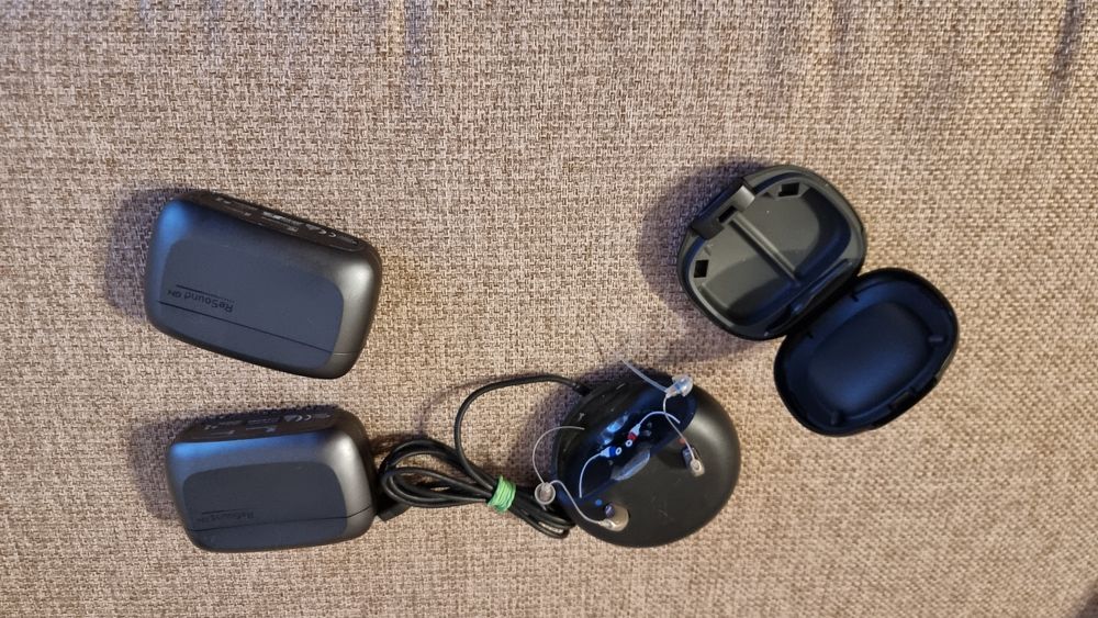 Aparate auditive Resound cu dock de incarcare wireless - Oticon More 1