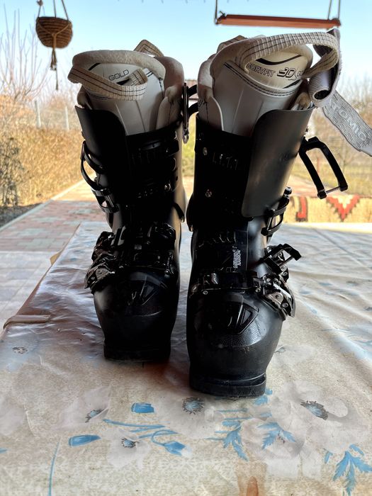 Schiuri -pachet fain pentru schioare!