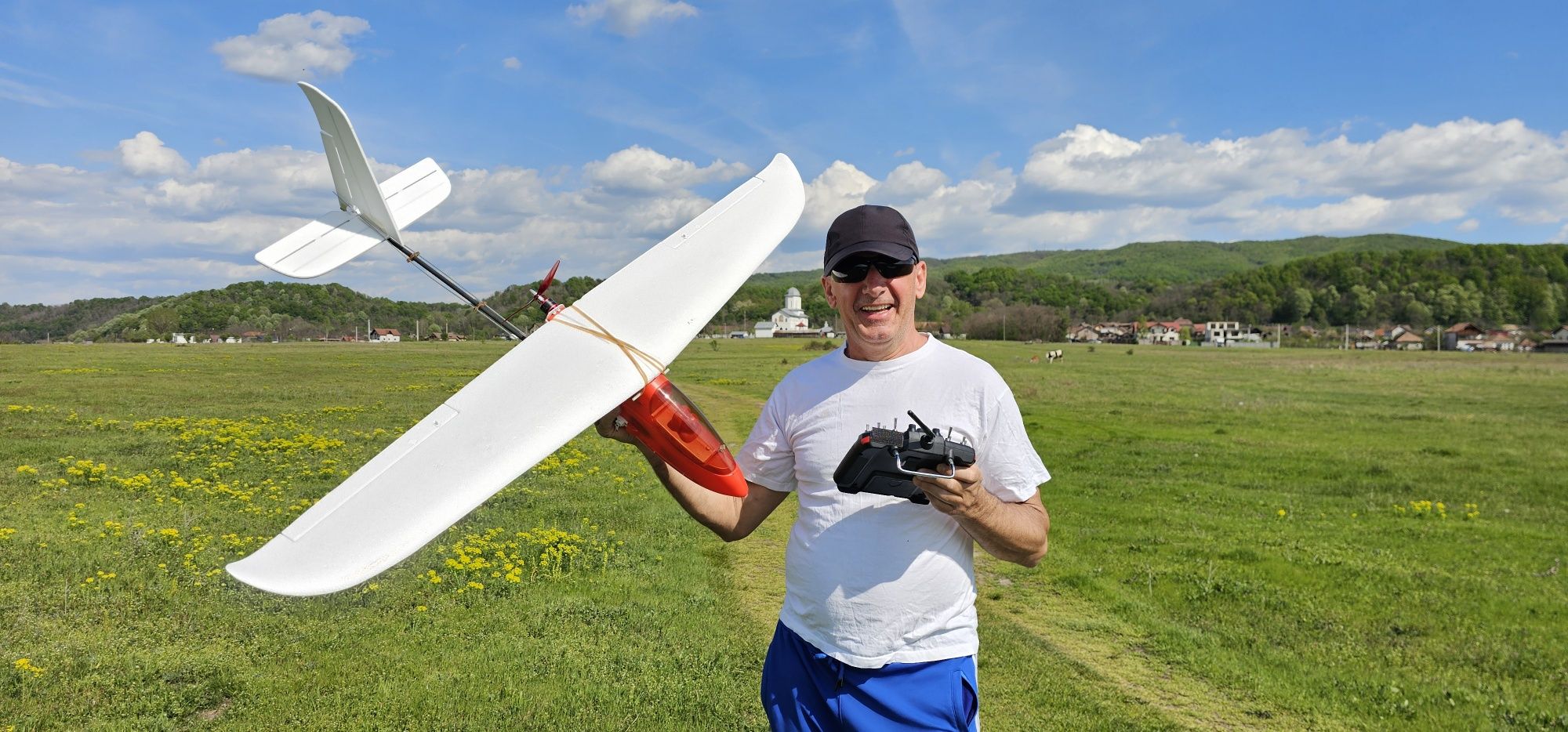 Avion NOU  PNP Aeromodel  Motoplanor  SKY Surfer 140 cm anvergura PNP