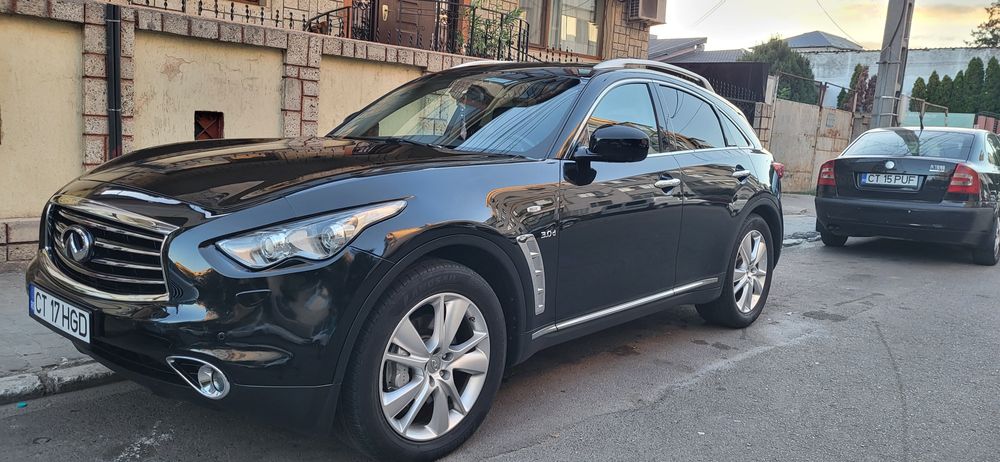 Vând sau schimb infinit QX70 3.0 Diesel Motor v6 unic proprietar full