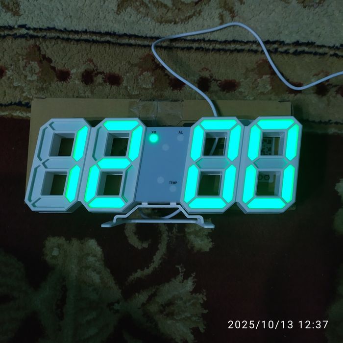 Часы настольные электронные