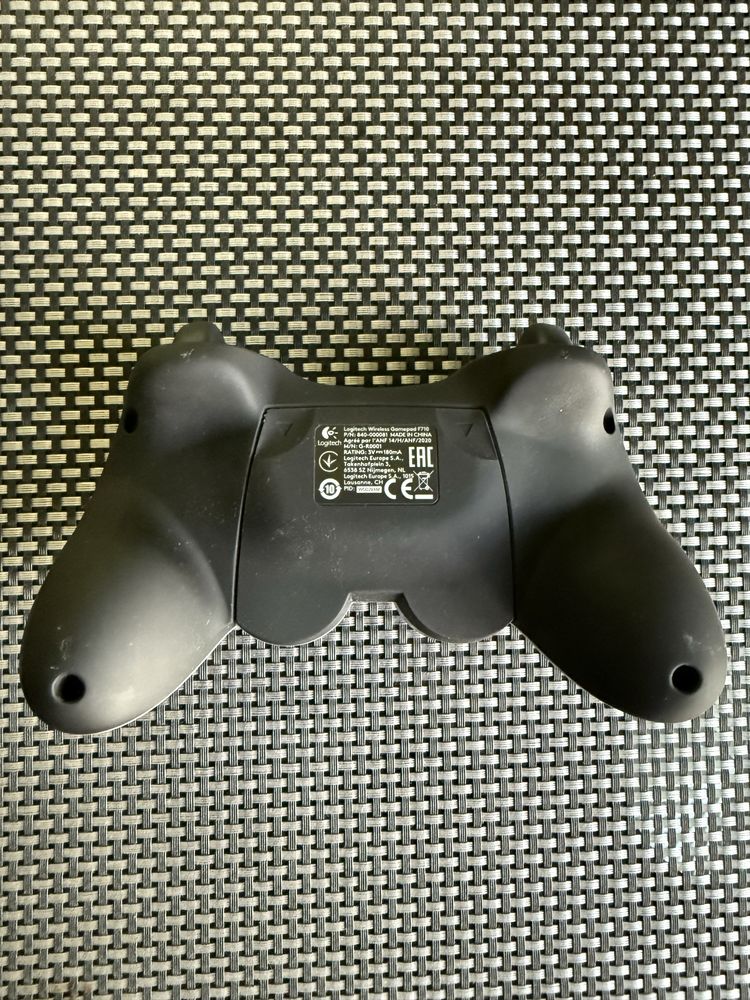 Джойстик Logitech F710