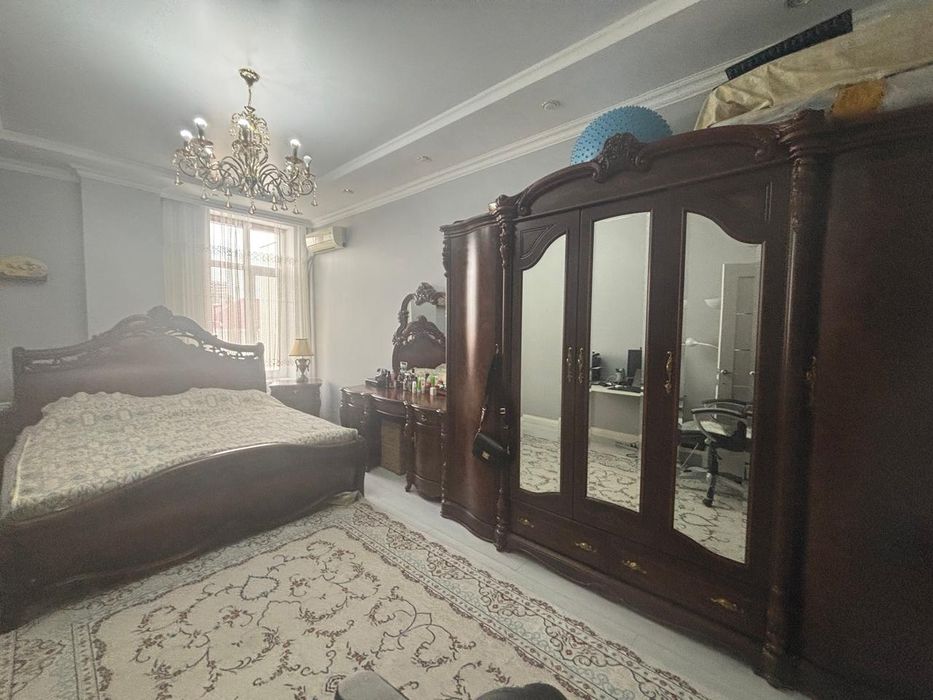 Продаю спальный гарнитур