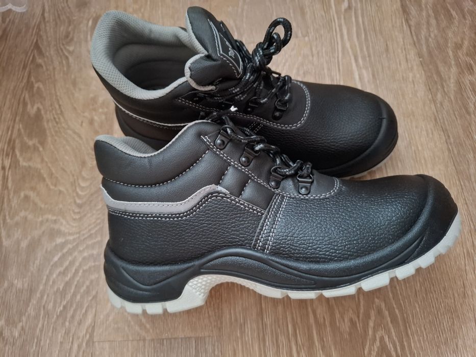 Новые рабочие ботинки