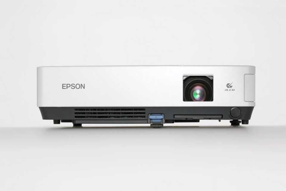 Video Proiector Epson +geanta de transport cu toate accesoriile