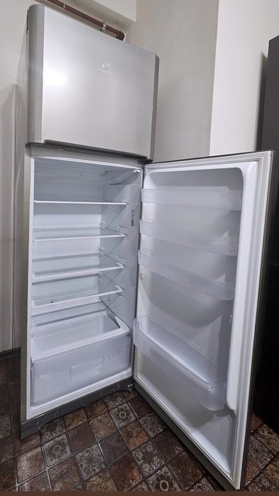 Frigider Indesit TIAA 12 X, 313 L, 2 uși, inox, funcțional, stare bună