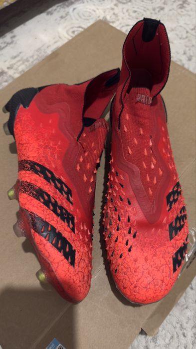 Продам футбольные бутсы