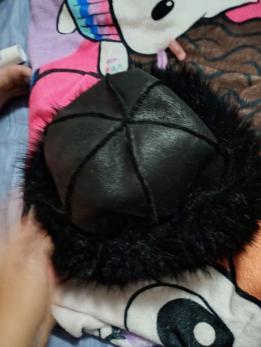 Интересни модели двулицеви зимни кокетни шапки