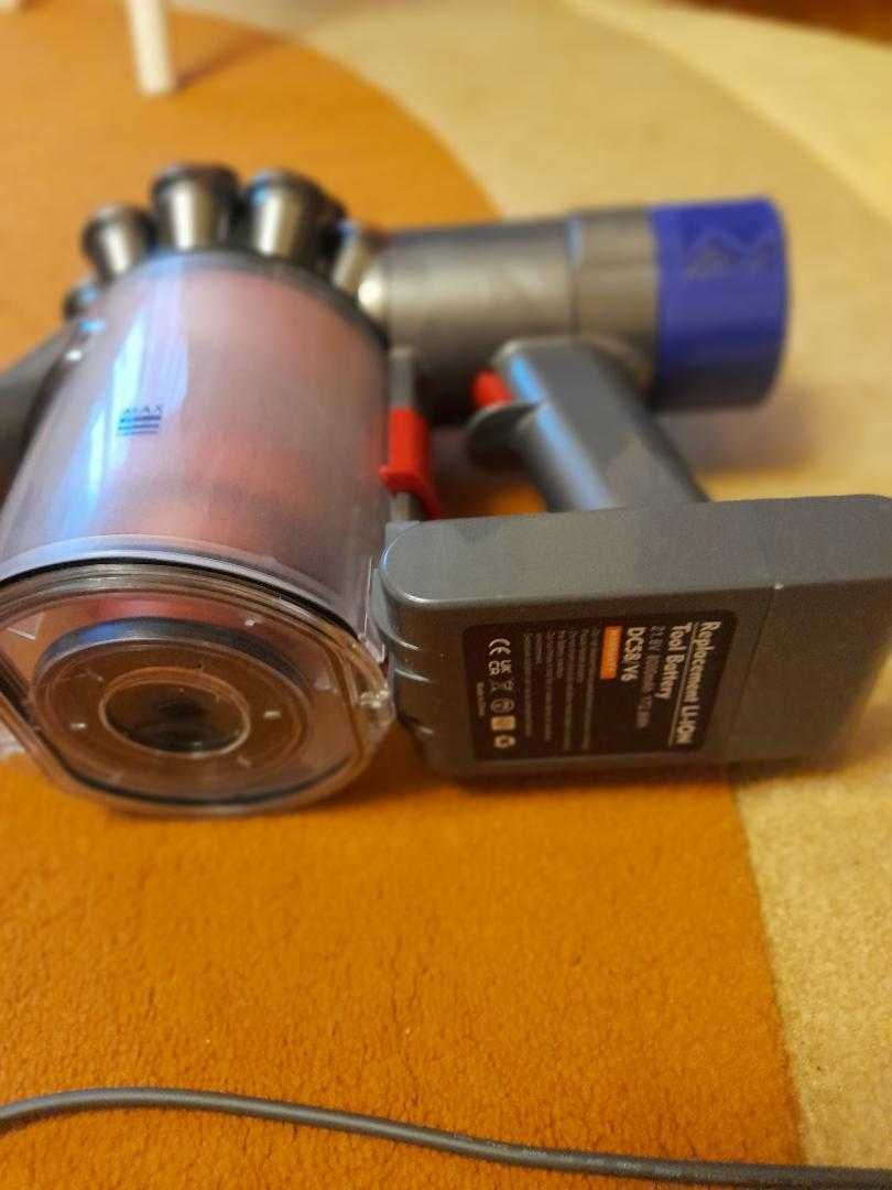 De vanzare aspirator Dyson V 6 Animal +
