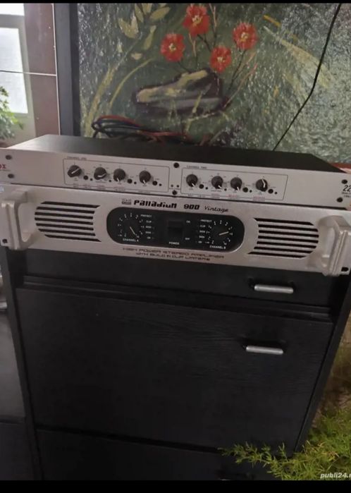 Vând 2 boxe cu mixer