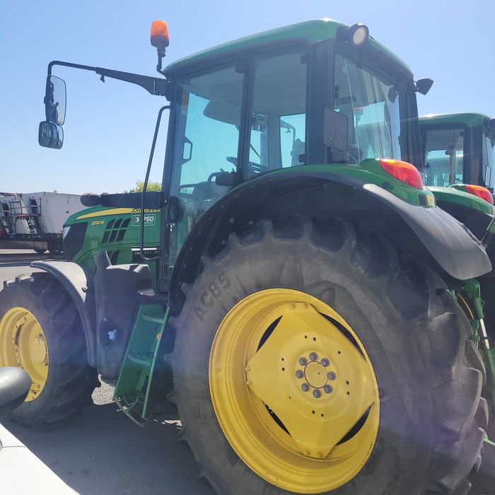 Tractor John Deere  6120 M