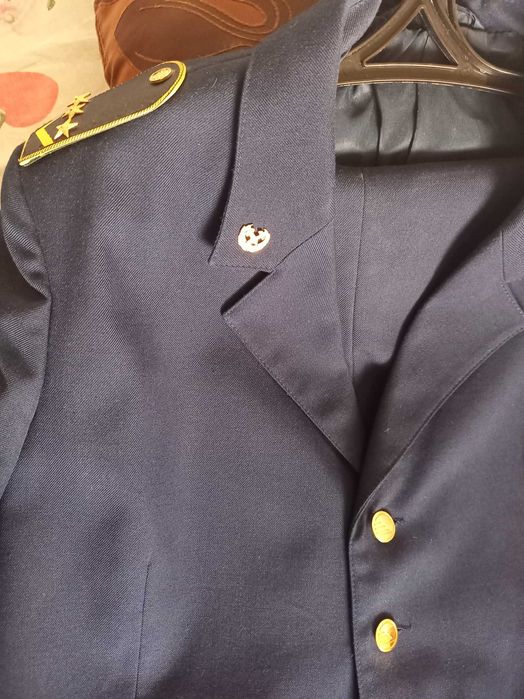 Продам мужской форменный (ЖД) костюм.