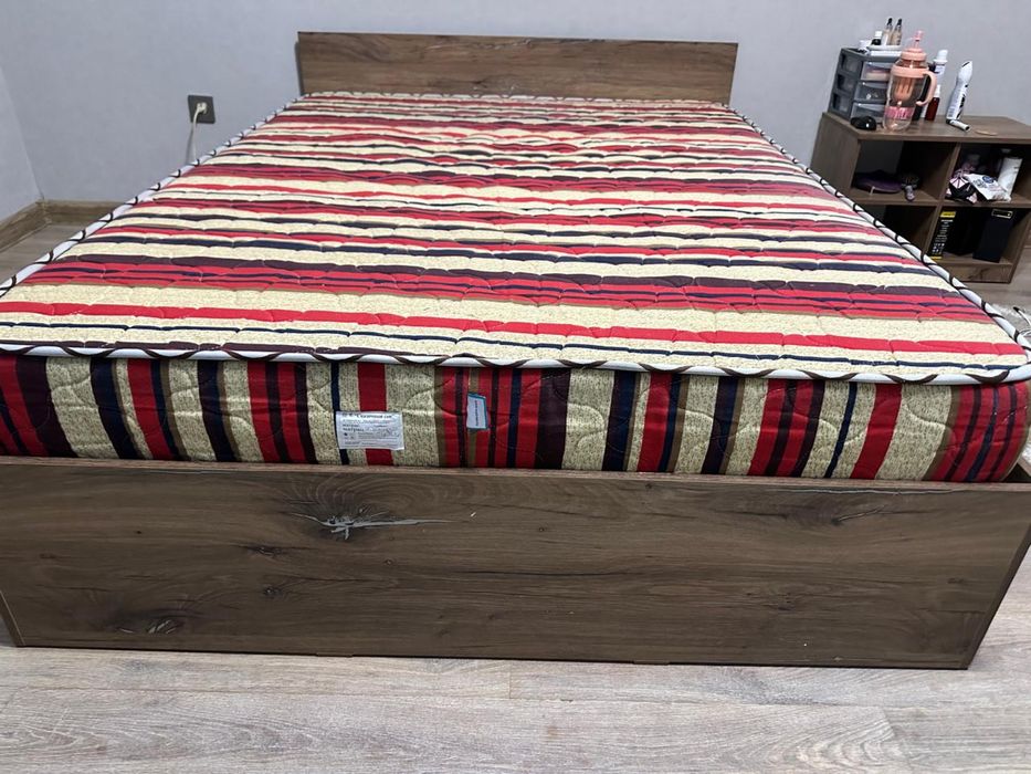 Продам новую кровать с матрасом 150*200
