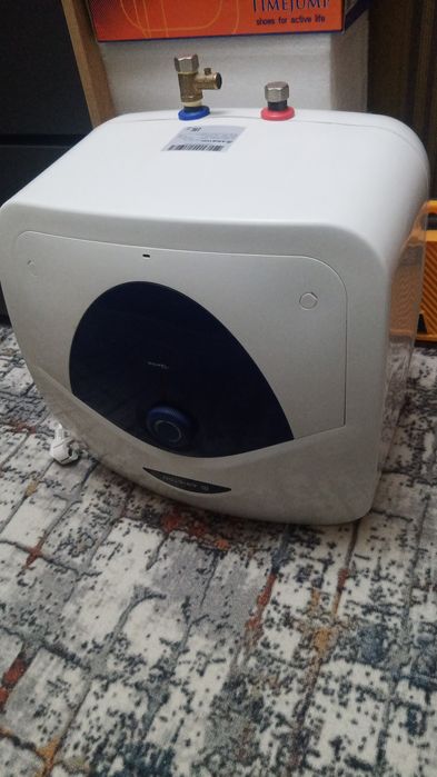 Продам бойлер Аристон