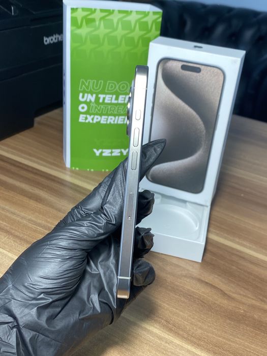 iPhone 15 Pro • 256 GB • Natural Titanium